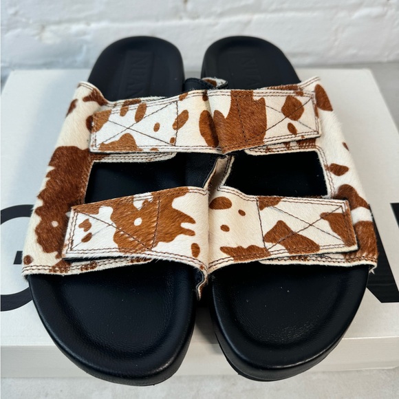 Nuance Cowhide Print Slides - Picture 3 of 15